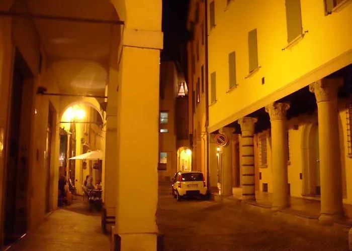 Via Del Carro * بولونيا