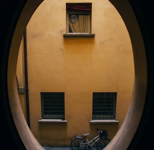 Via Del Carro * بولونيا