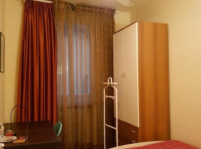 Via Del Carro * بولونيا